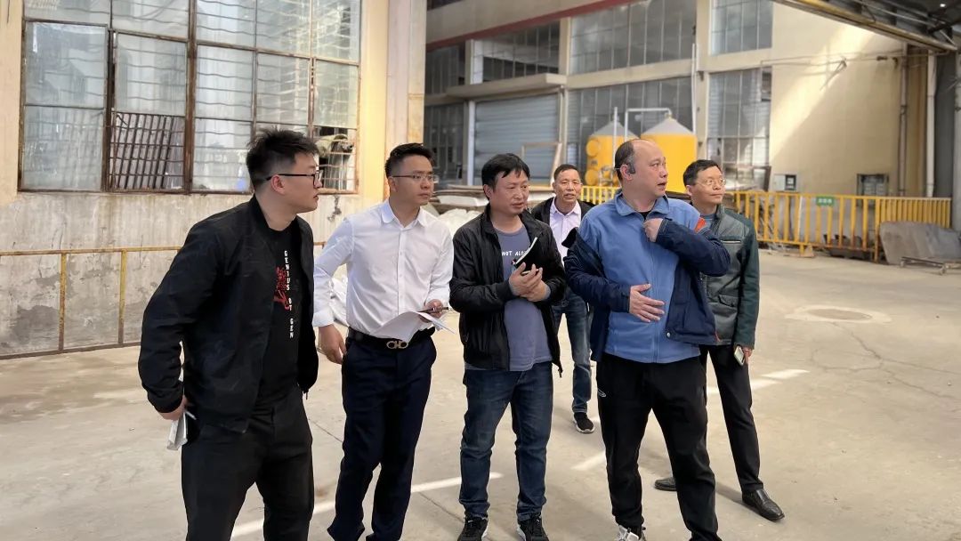 审核组在车间现场进行当场检查.jpg